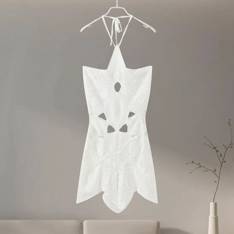 Robe Mini Femme Crochet — Découpe, Dos Nu, Halter, Parfaite pour la Plage