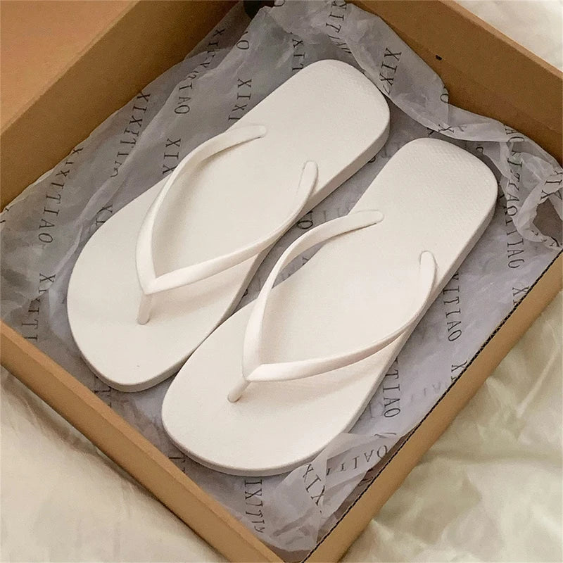 Tongs Femme Couleur Unie – Sandales Légères Plage & Salle de Bain Couple