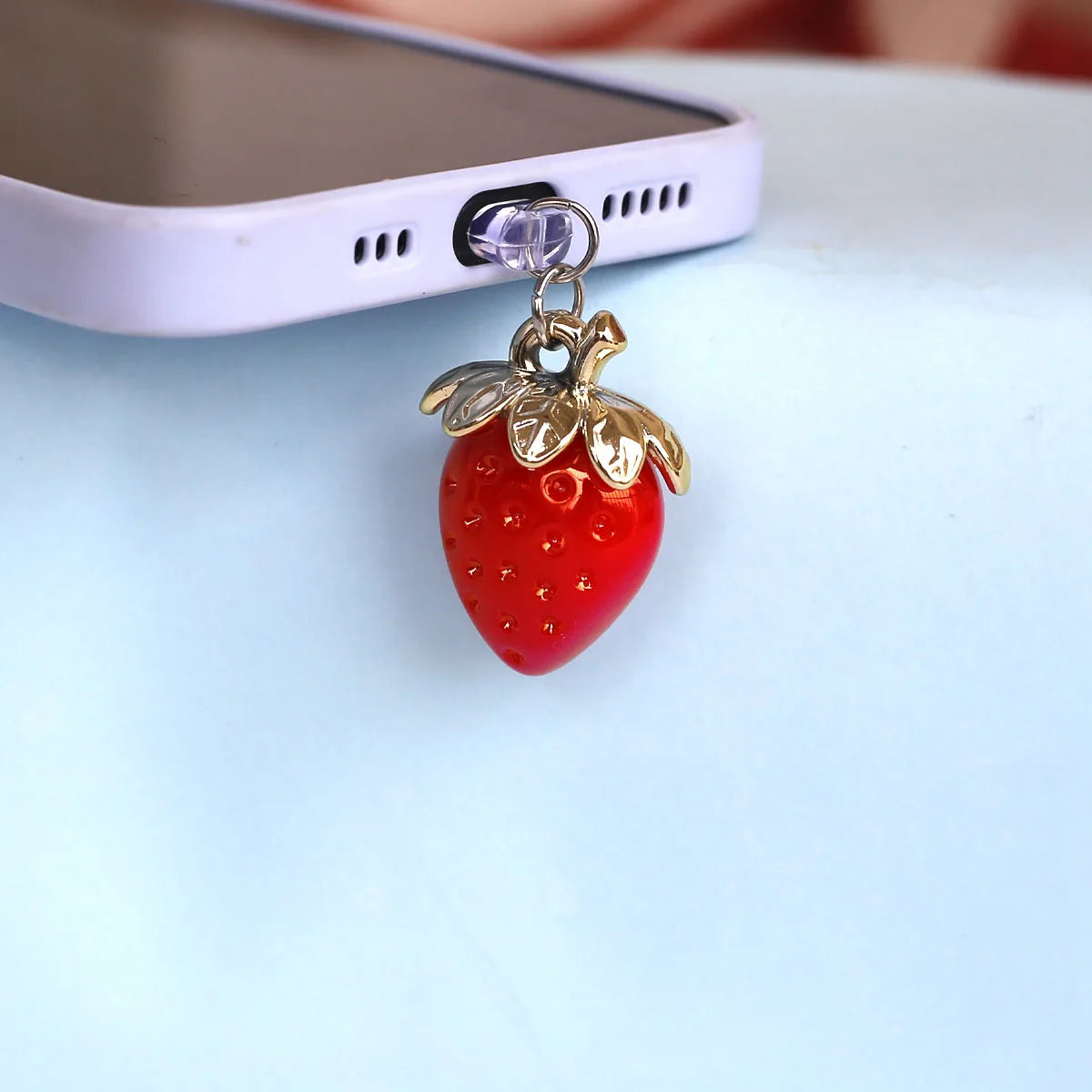 Bouchon Décoratif Fraise 3D — Anti-poussière Port Lightning & USB-C