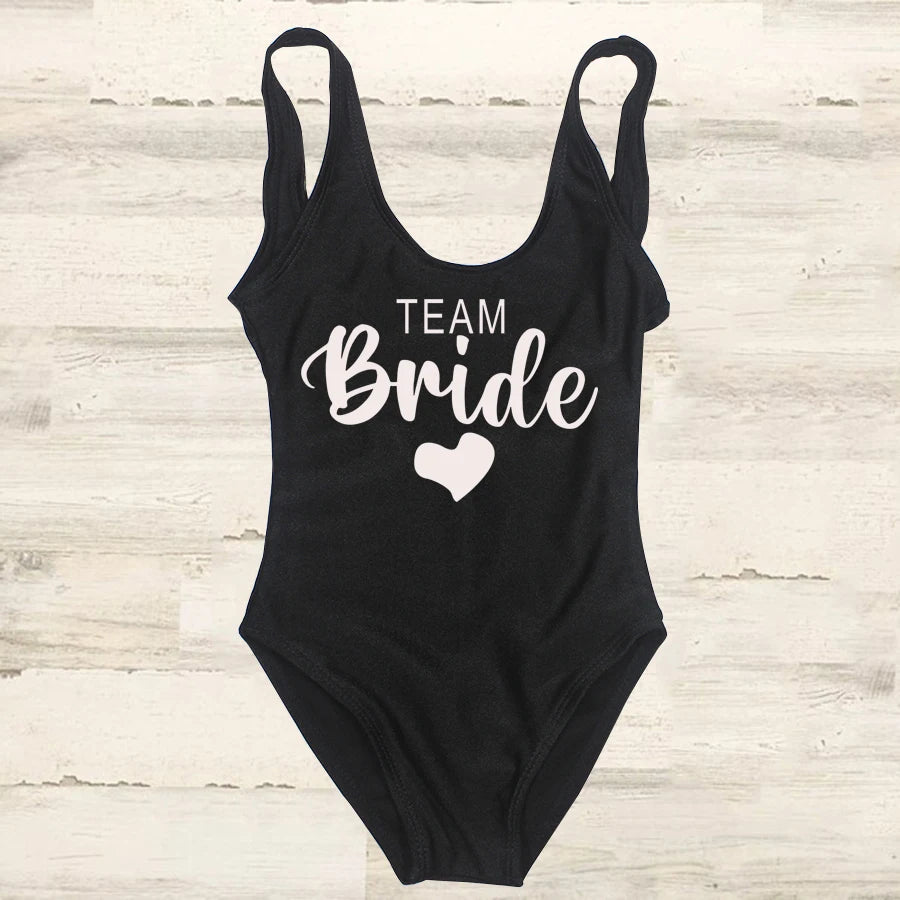 Maillot Une Pièce Team Bride EVJF 2026 — High Cut Dos Nu Femme S-3XL