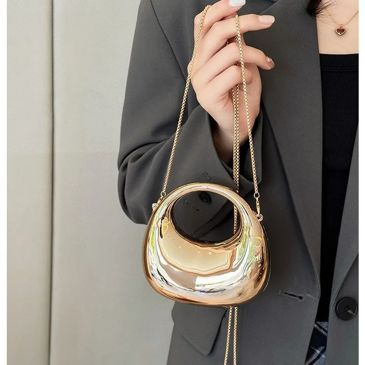 Mini Pochette Demi-Lune Métal Brillant — Clutch Soirée Chaîne Femme Style Diamant
