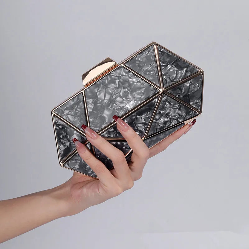 Pochette Losange Acrylique & Métal — Clutch Soirée Chaîne Femme Design Luxe