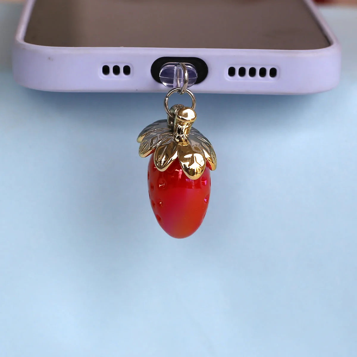 Bouchon Décoratif Fraise 3D — Anti-poussière Port Lightning & USB-C