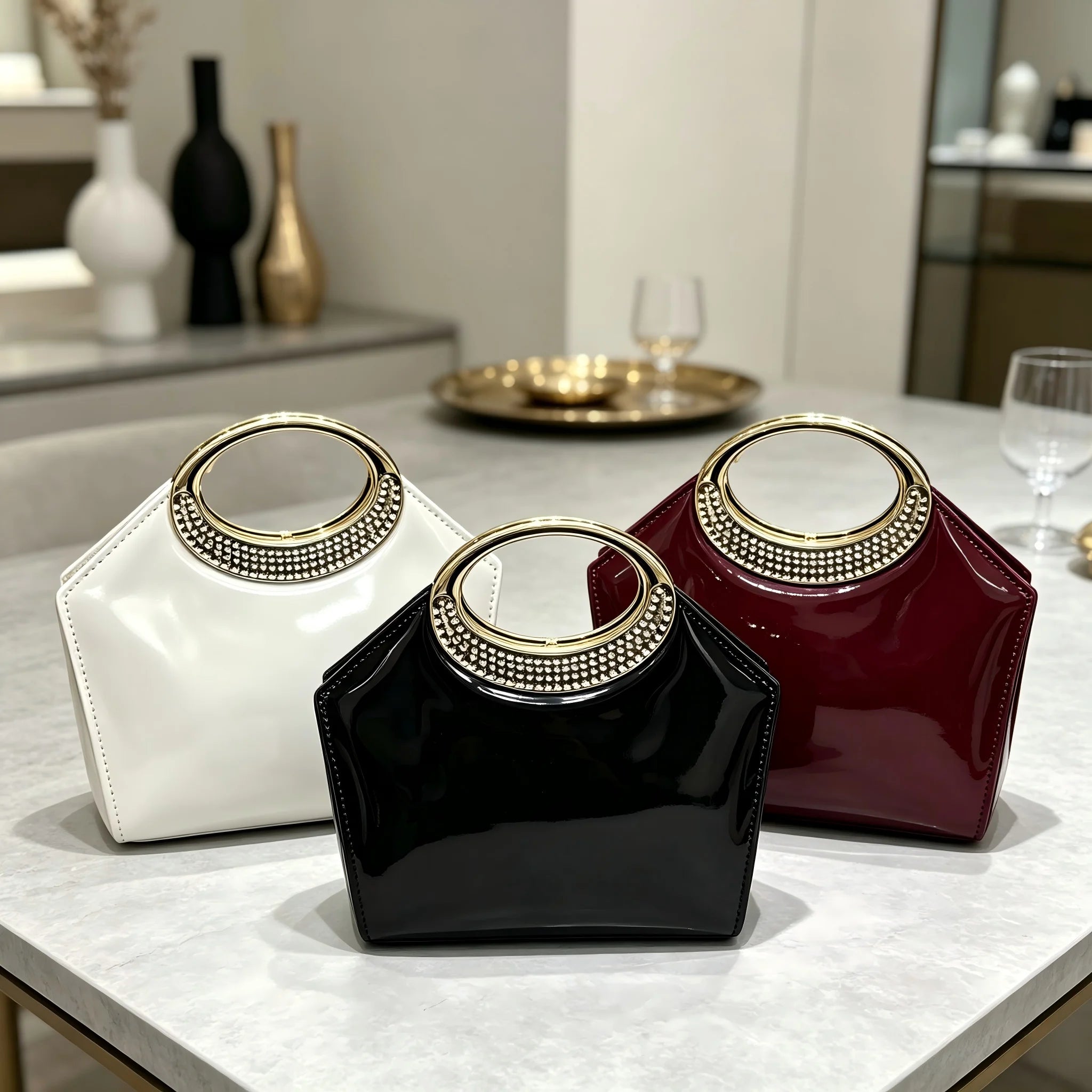 Pochette Soirée Cuir Verni — Clutch Anneau Strass Anse Métal Chaîne Femme