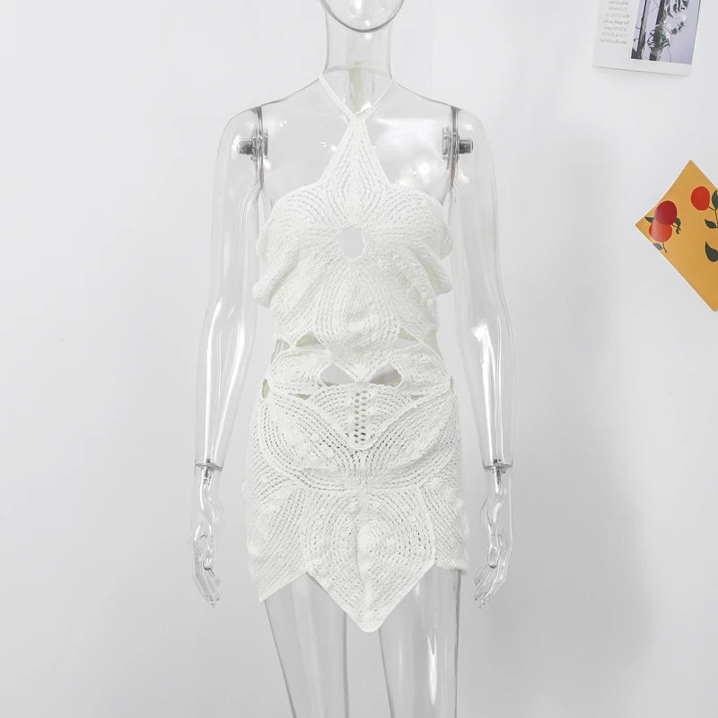 Robe Mini Femme Crochet — Découpe, Dos Nu, Halter, Parfaite pour la Plage