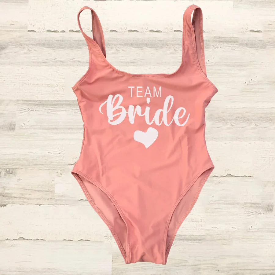 Maillot Une Pièce Team Bride EVJF 2026 — High Cut Dos Nu Femme S-3XL