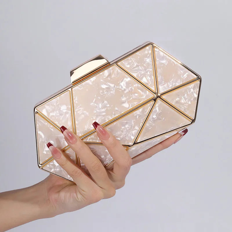 Pochette Losange Acrylique & Métal — Clutch Soirée Chaîne Femme Design Luxe