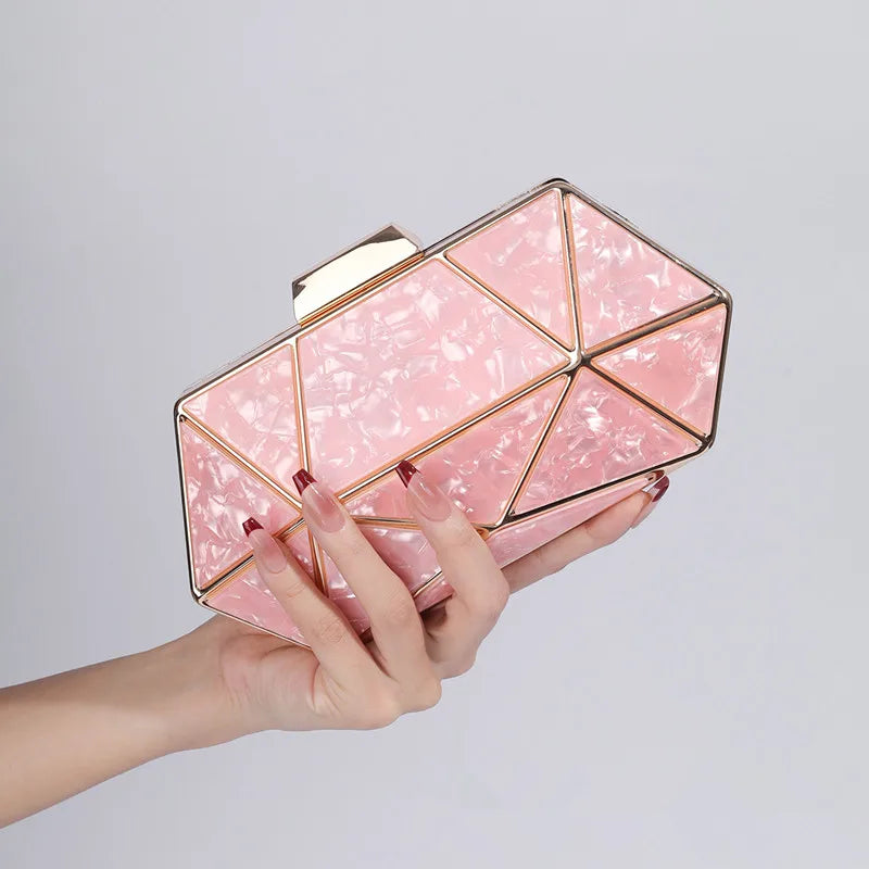 Pochette Losange Acrylique & Métal — Clutch Soirée Chaîne Femme Design Luxe