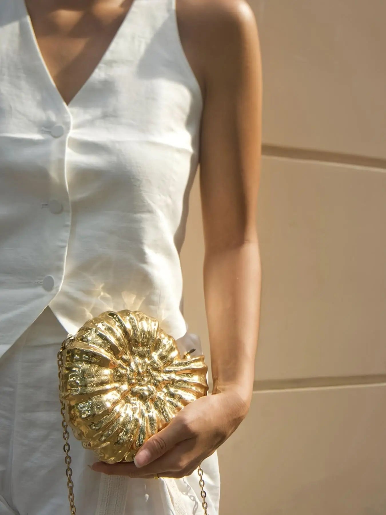 Pochette Coquillage Soirée — Mini Sac Bandoulière Chaîne Femme Or & Argent