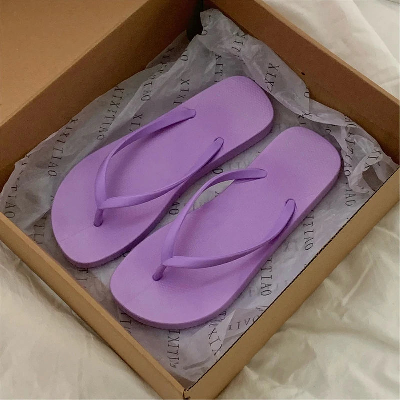 Tongs Femme Couleur Unie – Sandales Légères Plage & Salle de Bain Couple