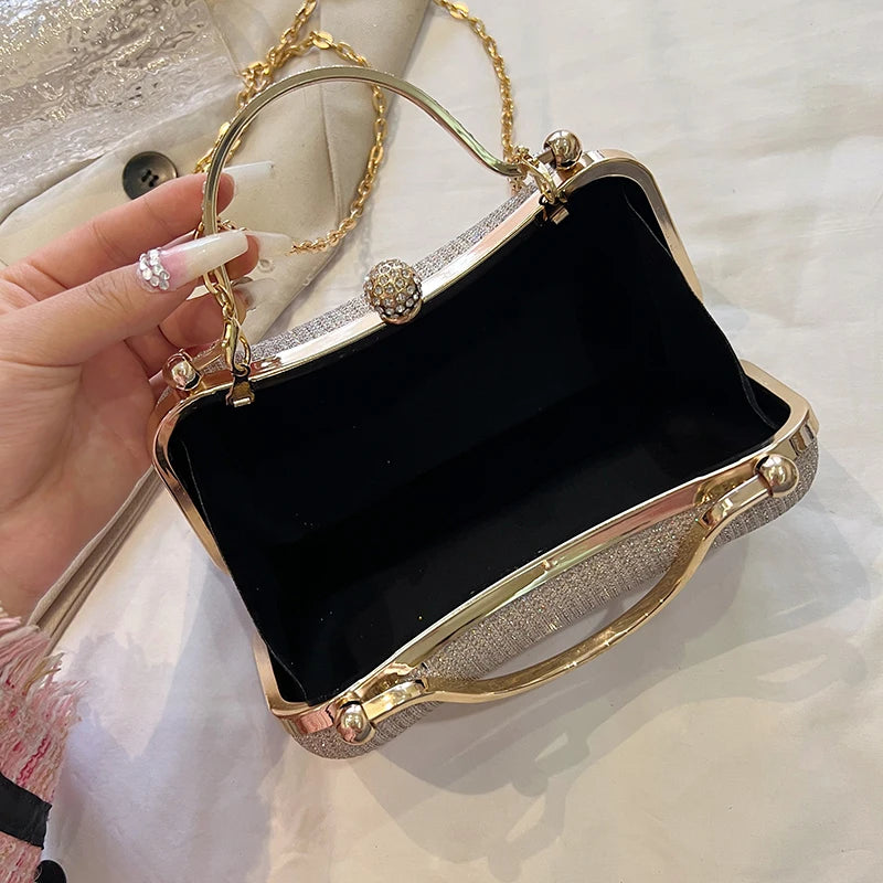 Pochette Soirée Bouton Élégante — Petit Sac Femme Tendance 2026