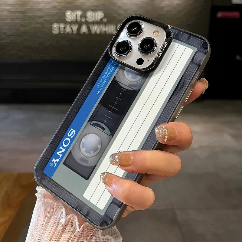 Coque Créative Cassette Tape — iPhone 11 à 17 Pro Max, Anti-Chute, Mat