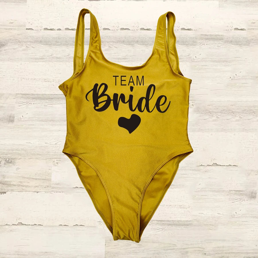 Maillot Une Pièce Team Bride EVJF 2026 — High Cut Dos Nu Femme S-3XL