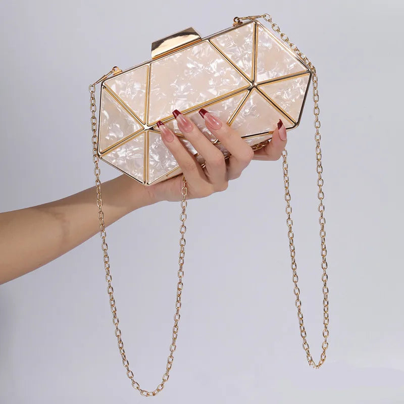 Pochette Losange Acrylique & Métal — Clutch Soirée Chaîne Femme Design Luxe