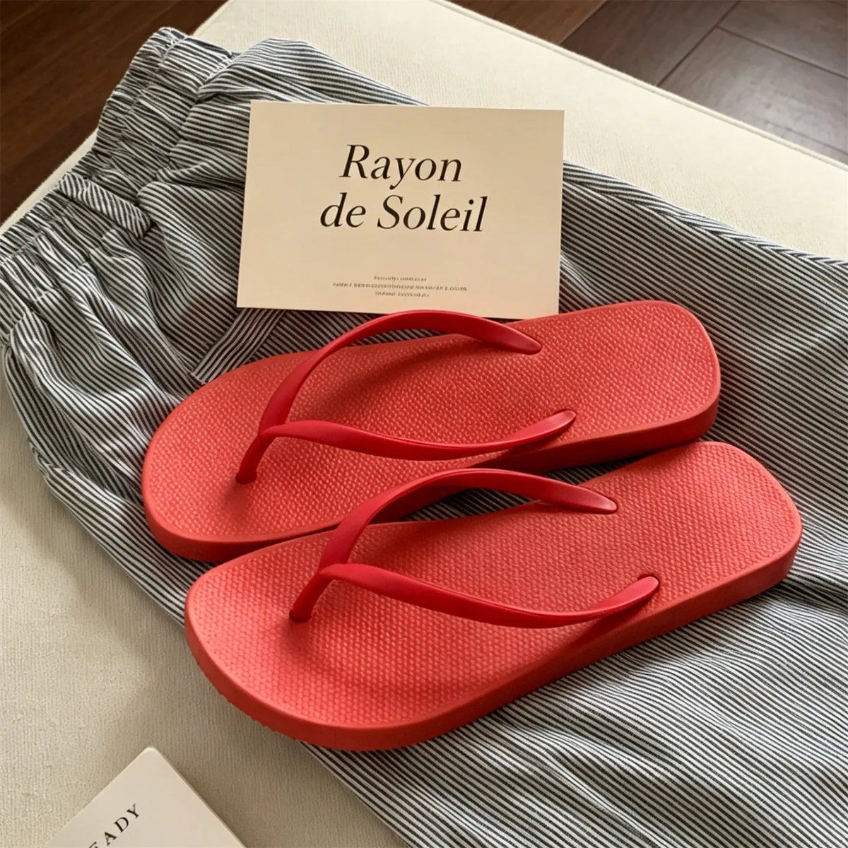 Tongs Femme Couleur Unie – Sandales Légères Plage & Salle de Bain Couple