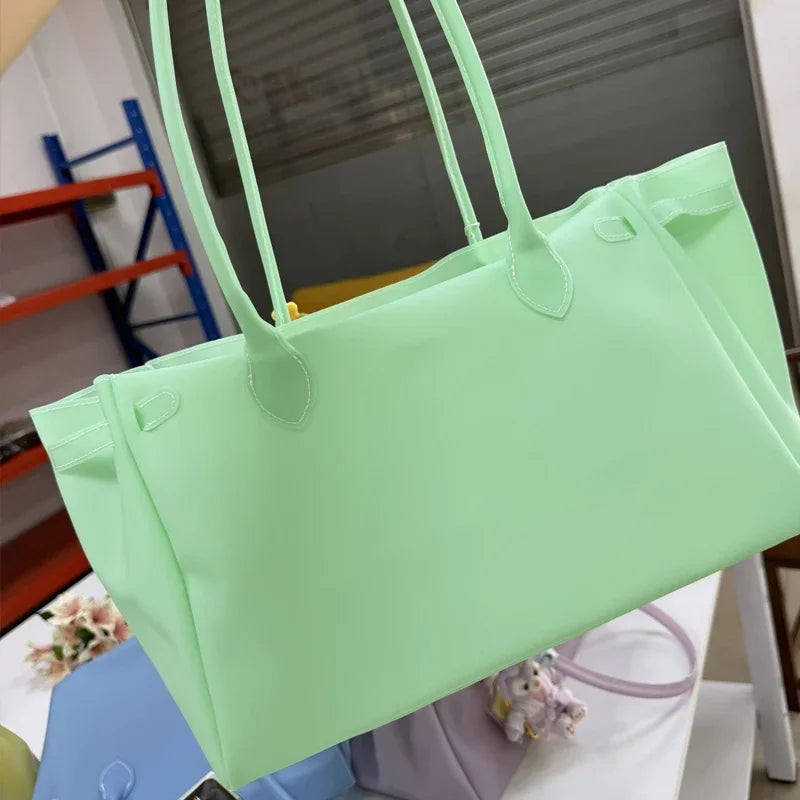 Sac Jelly Y2K — Tote Bag PVC Imperméable Couleurs Bonbon Été 2026