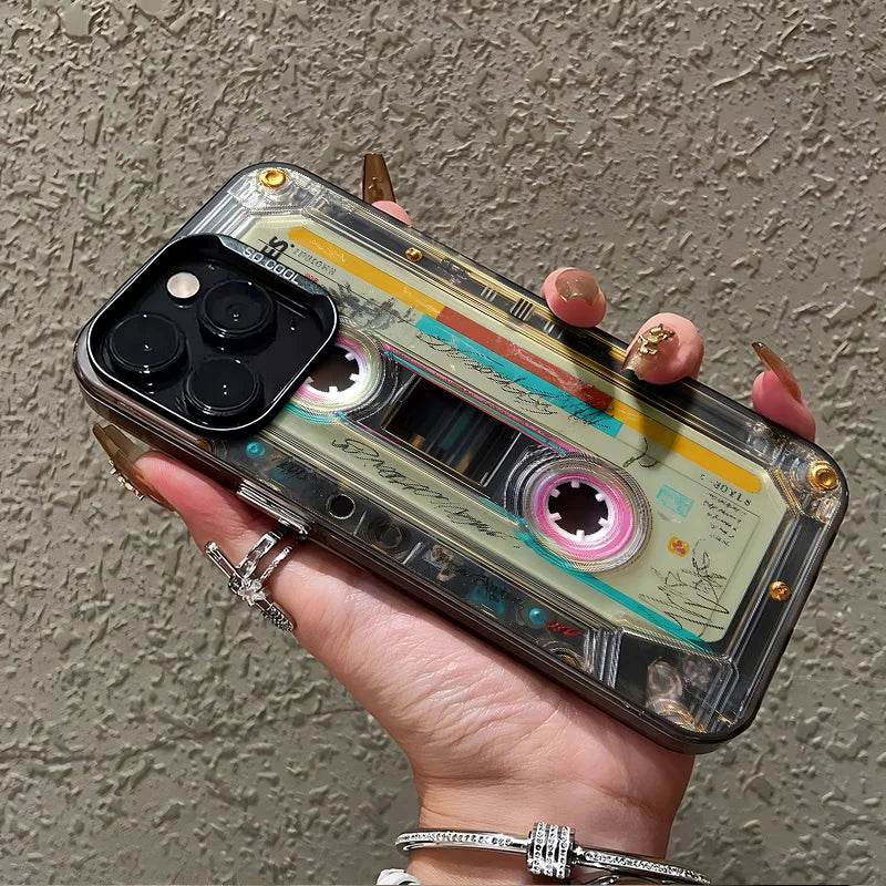 Coque Créative Cassette Tape — iPhone 11 à 17 Pro Max, Anti-Chute, Mat
