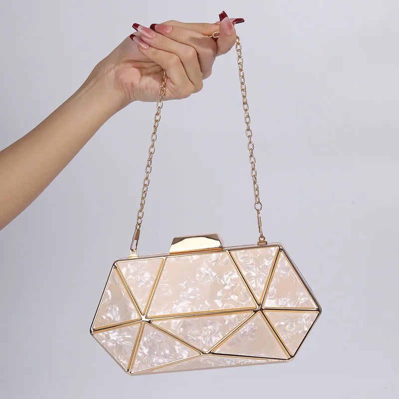 Pochette Losange Acrylique & Métal — Clutch Soirée Chaîne Femme Design Luxe