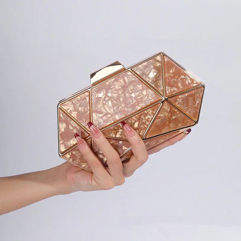 Pochette Losange Acrylique & Métal — Clutch Soirée Chaîne Femme Design Luxe