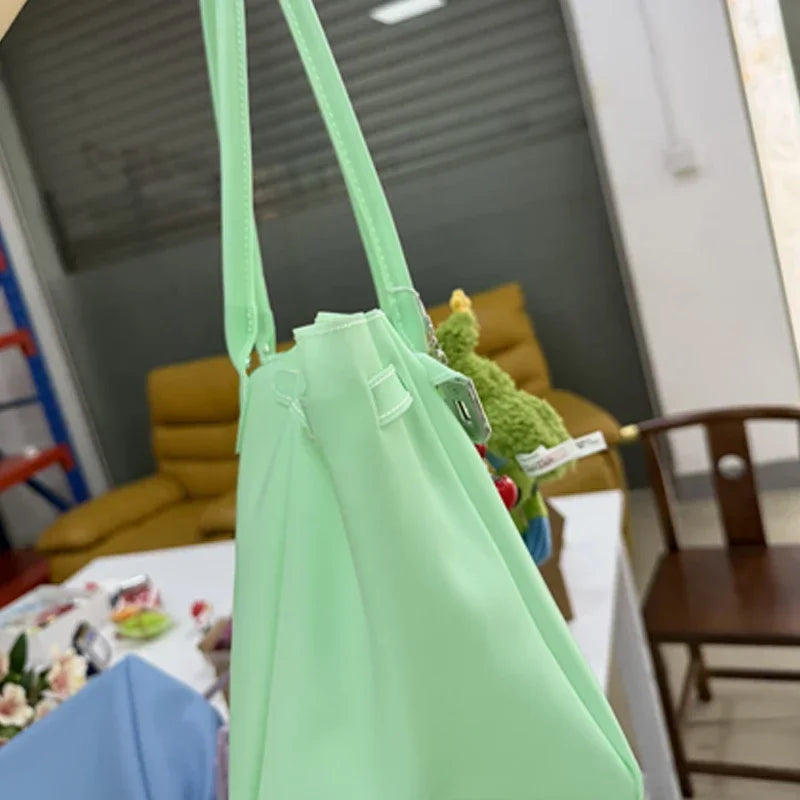 Sac Jelly Y2K — Tote Bag PVC Imperméable Couleurs Bonbon Été 2026