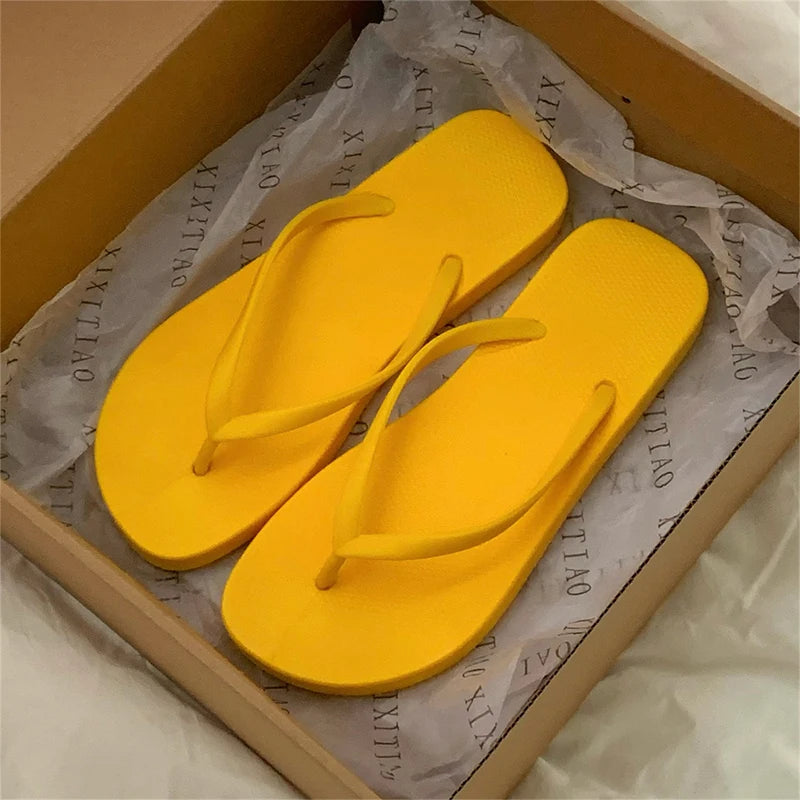 Tongs Femme Couleur Unie – Sandales Légères Plage & Salle de Bain Couple