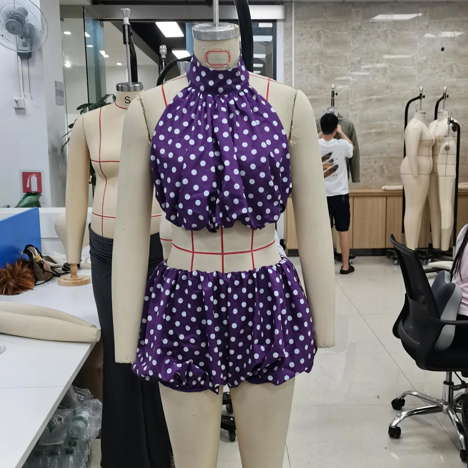 Ensemble 2 Pièces Halter Crop Top & Mini Jupe À Pois — Tenue Été Femme