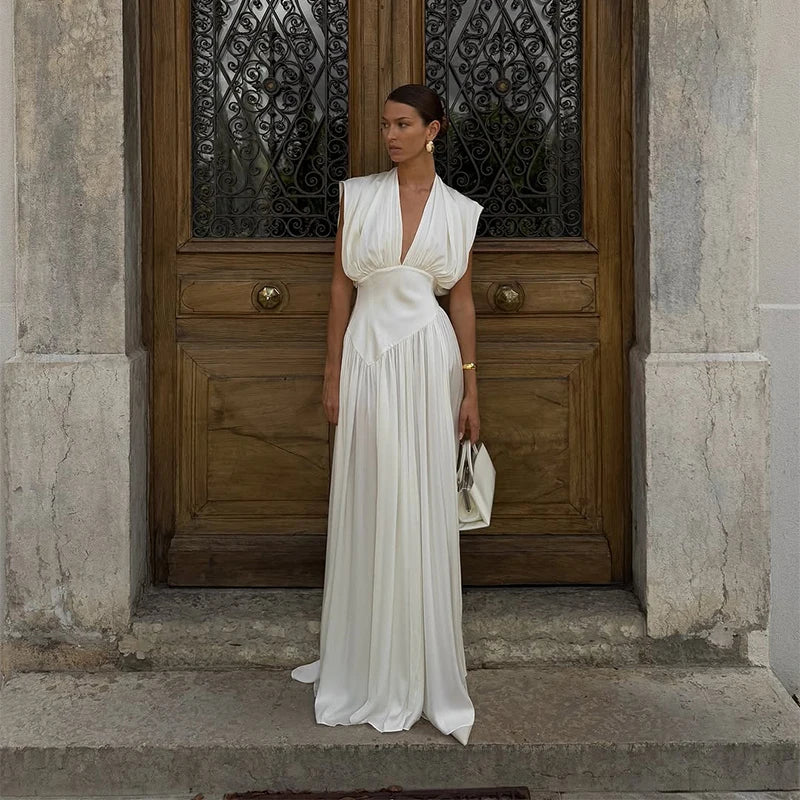 Robe Longue Blanche Col V Fendue Sans Manches — Plissée Élégante Femme