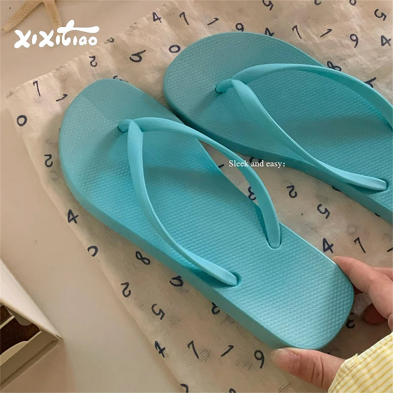 Tongs Femme Couleur Unie – Sandales Légères Plage & Salle de Bain Couple