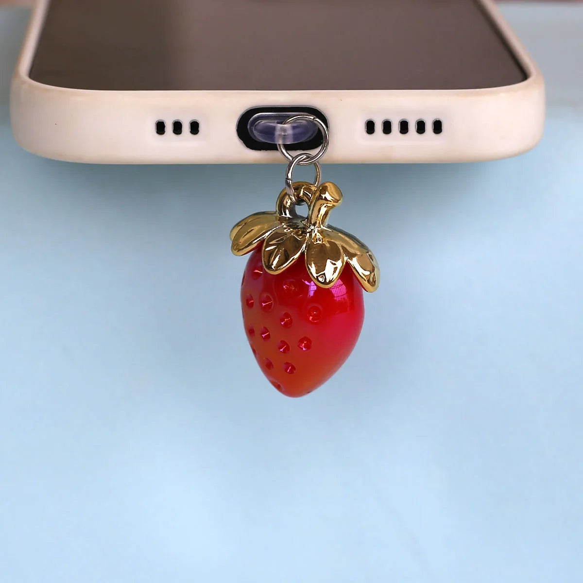 Bouchon Décoratif Fraise 3D — Anti-poussière Port Lightning & USB-C