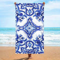 Serviette de Plage Fleurs Bleues et Blanches — Séchage Rapide, Anti-UV, Anti-Sable