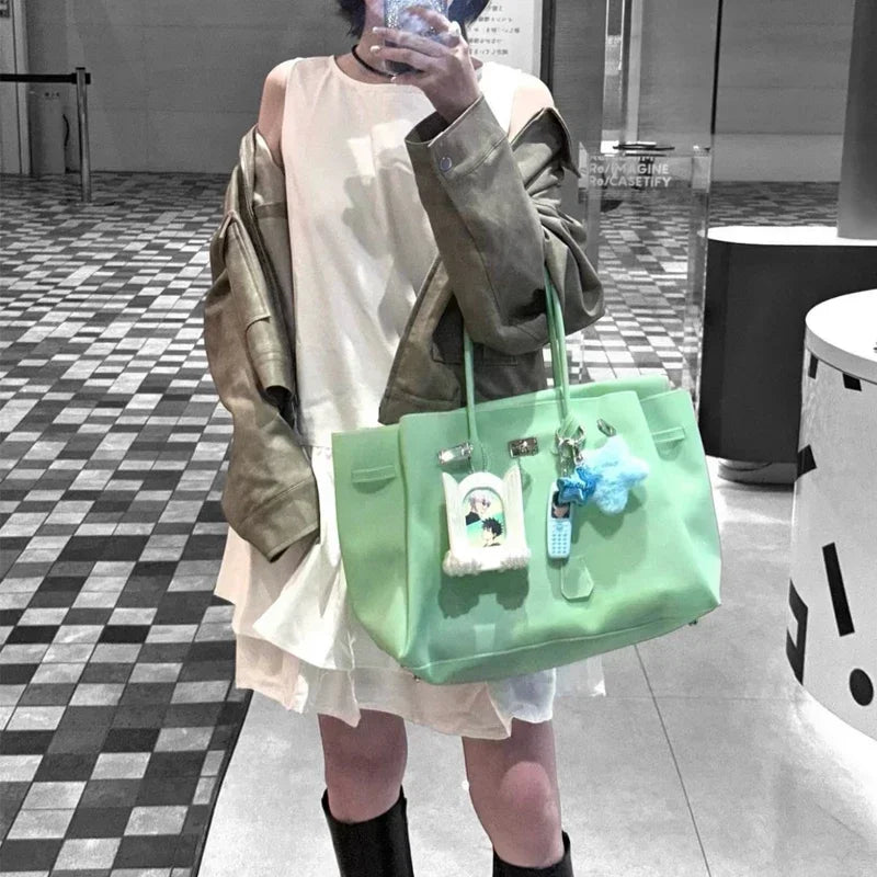 Sac Jelly Y2K — Tote Bag PVC Imperméable Couleurs Bonbon Été 2026
